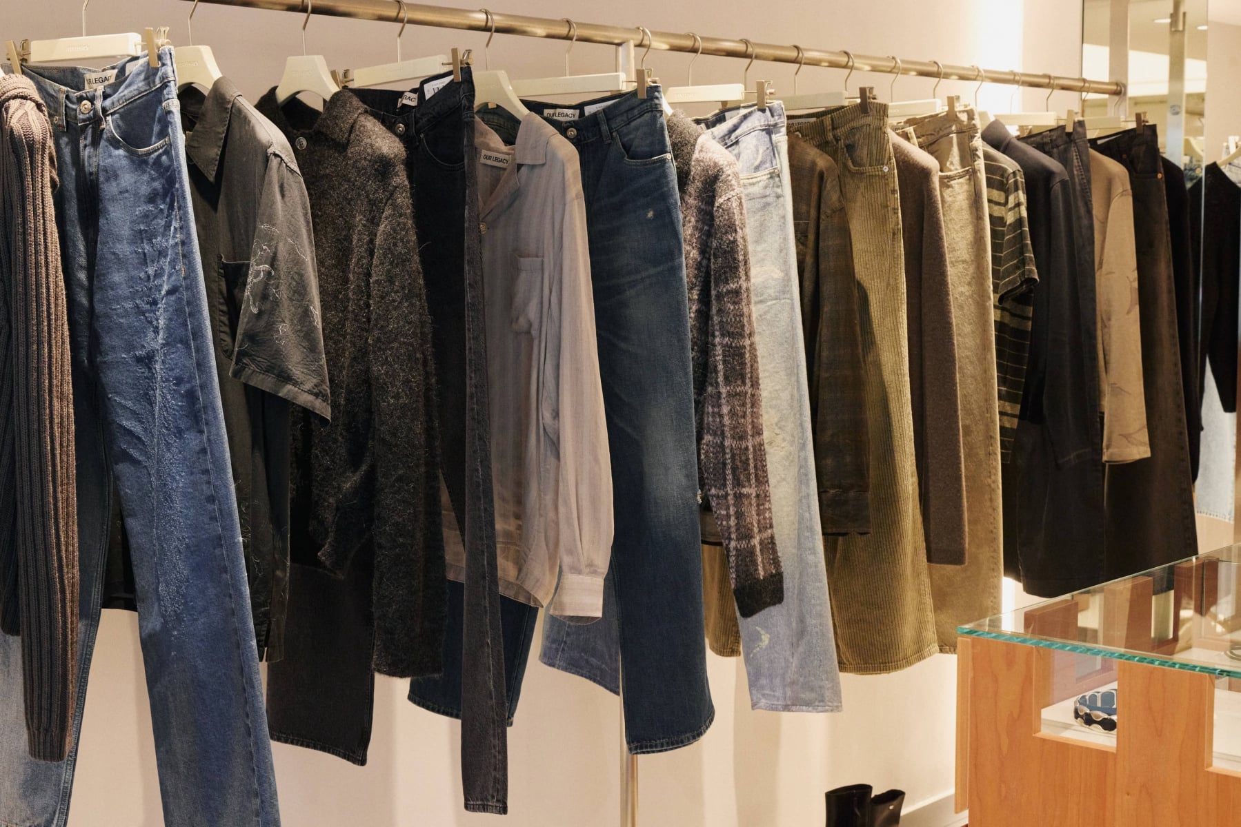OUR LEGACY x ARTIFACTS 敦南旗艦店 Just Clothes 期間限定櫥窗!瑞典時裝品牌將巴黎展間氛圍直接搬進台北!