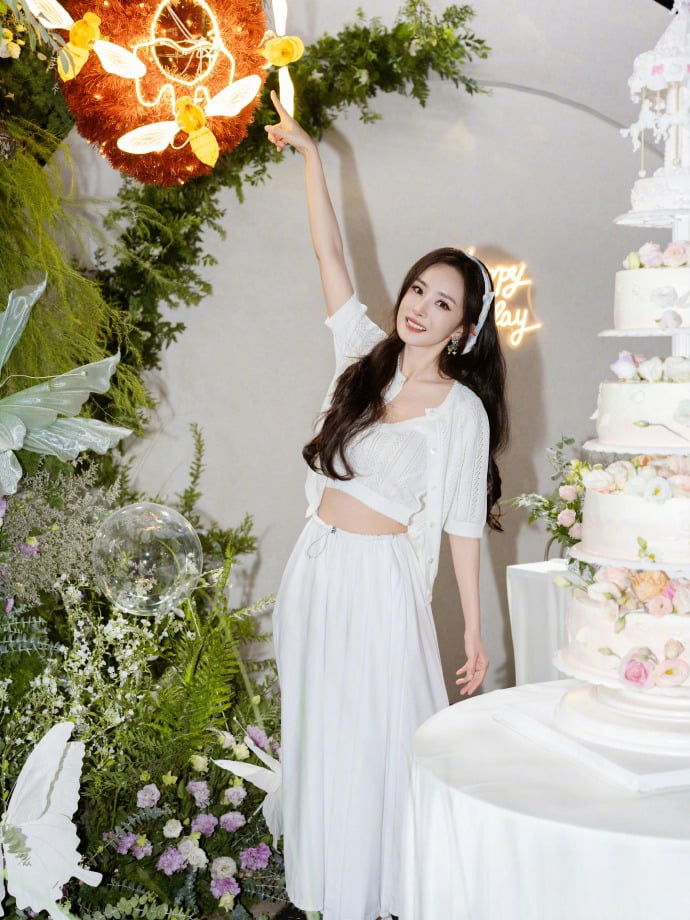 楊冪40歲生日曝光！祝緒丹3度缺席祝福 網酸「拜高踩低」惹議