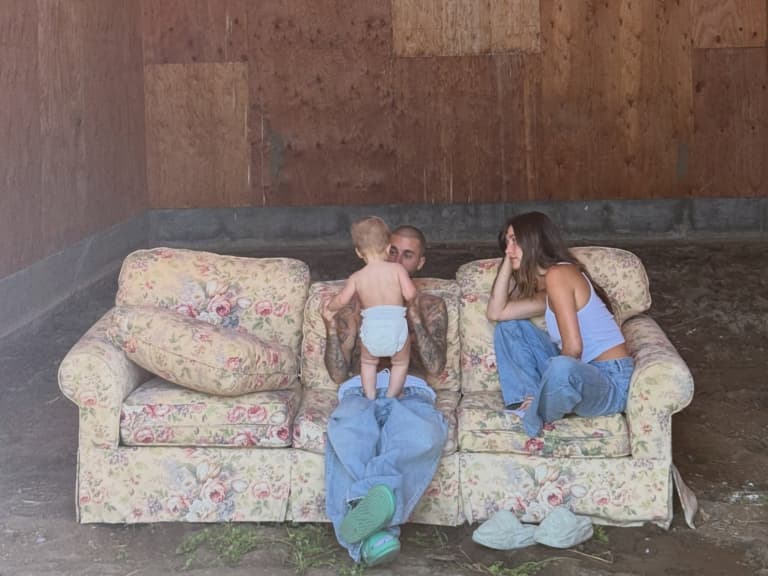 賈斯汀比伯 Justin Bieber 夫妻結婚 8 年！海莉當媽後坦言：「我現在更喜歡自己！」