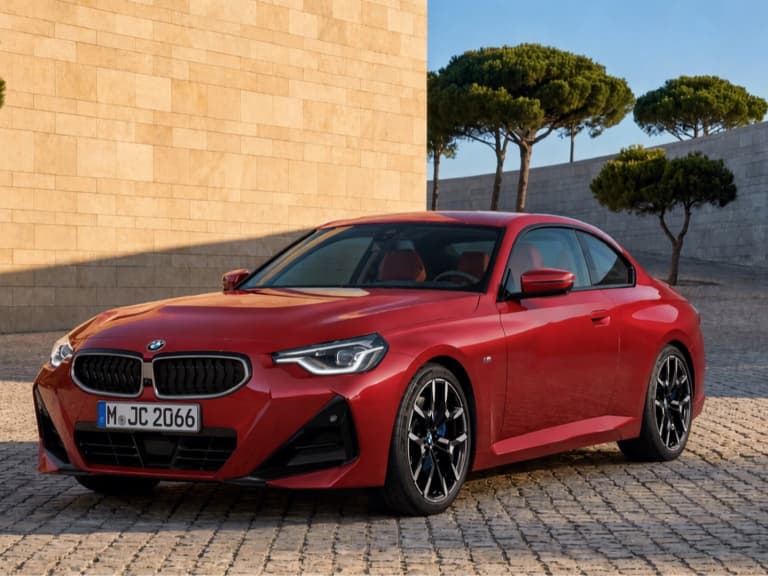 BMW 220i Coupé Apex 極致版正式開賣！217 萬狂配 AR 導航、harman/kardon 音響，後驅靈魂再進化！