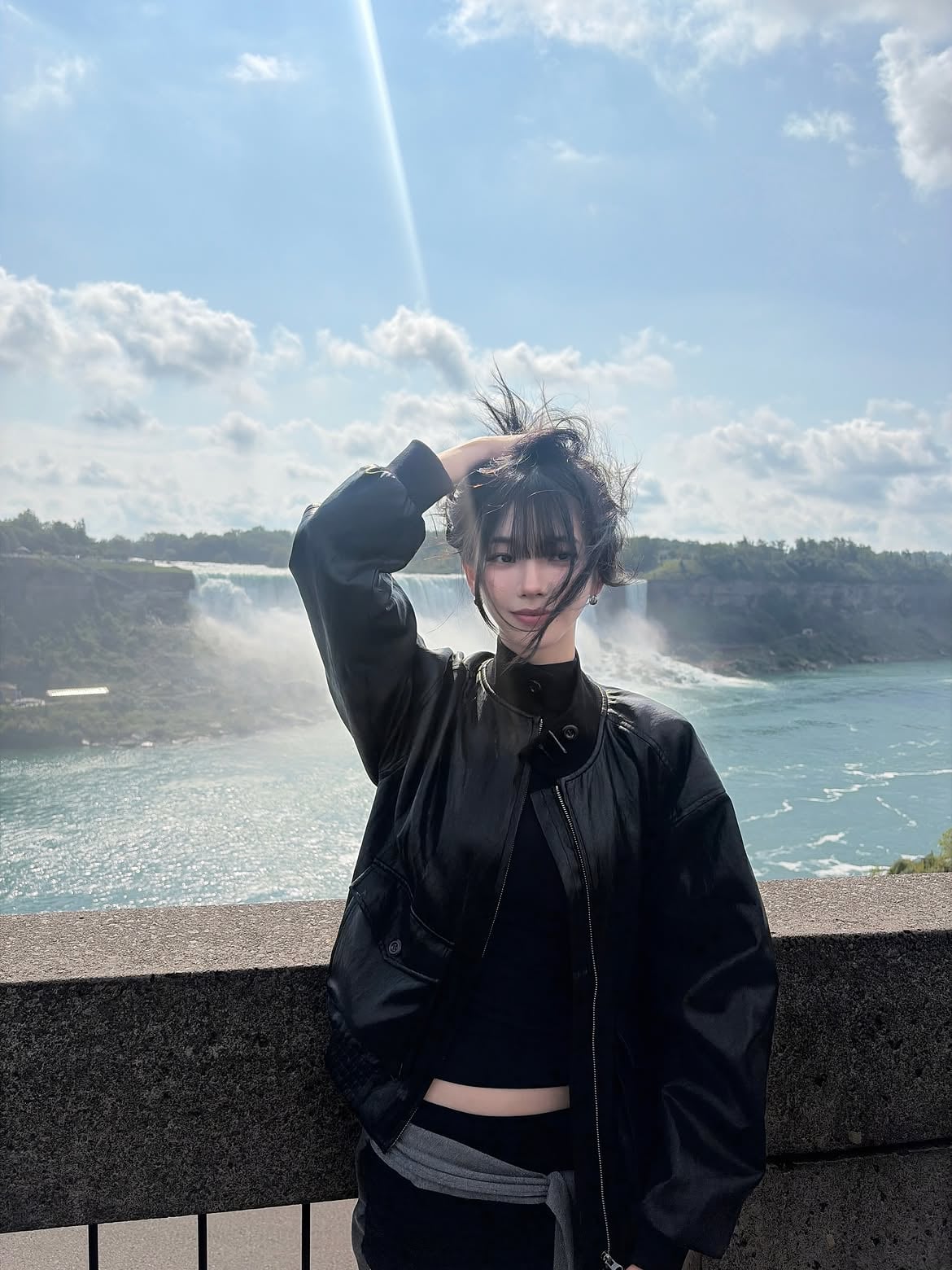aespa Karina 尼加拉瀑布全身濕透！26歲人間AI顏值連AI都做不出