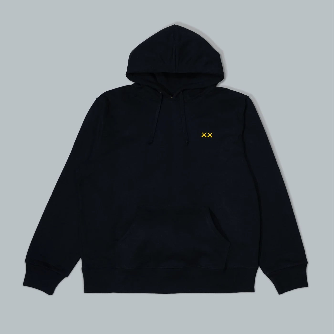 KAWS《HOLIDAY》杭州站首度機器人造型登場！30 公尺 COMPANION 西湖躺平，限定公仔、茶具組即將開賣！