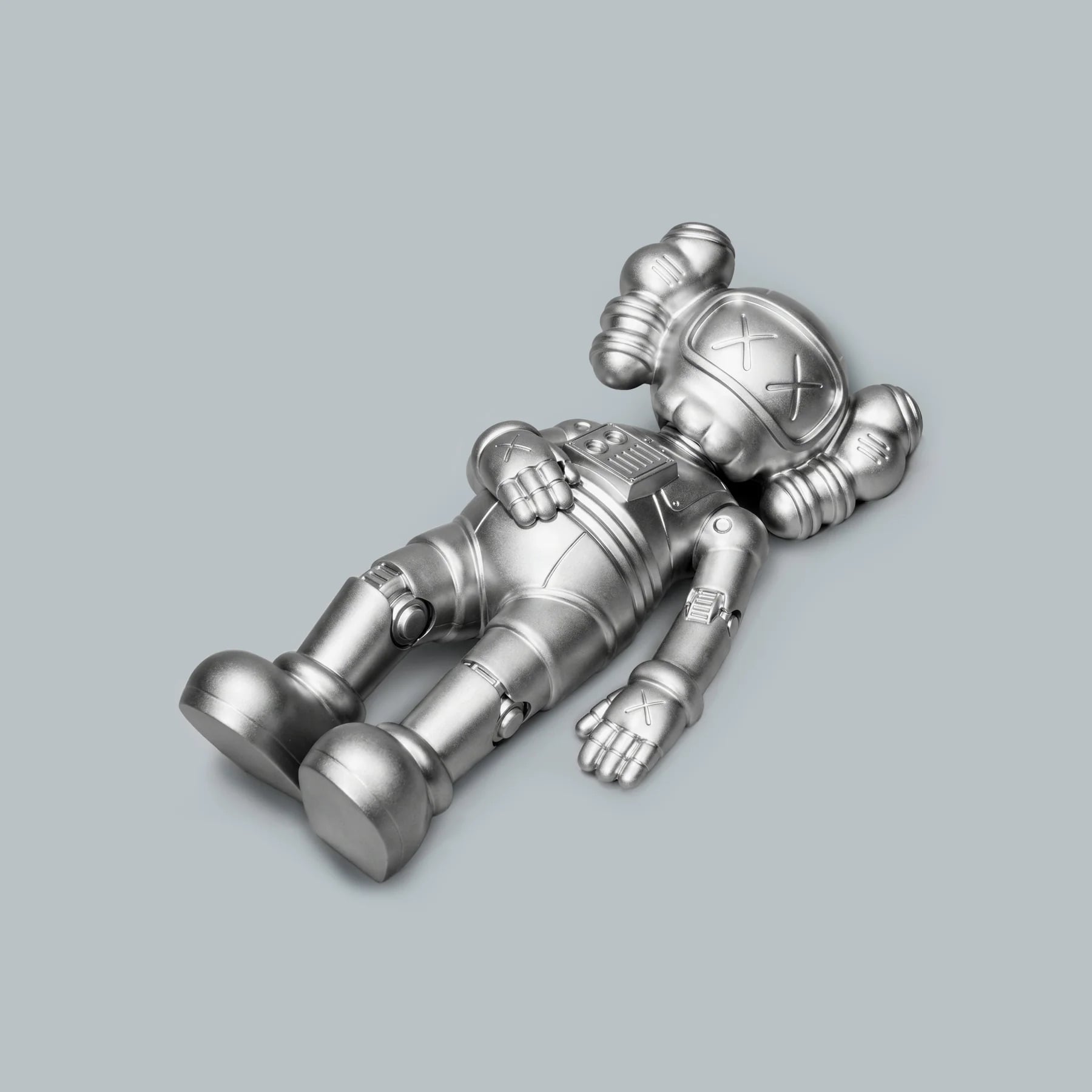 KAWS《HOLIDAY》杭州站首度機器人造型登場！30 公尺 COMPANION 西湖躺平，限定公仔、茶具組即將開賣！