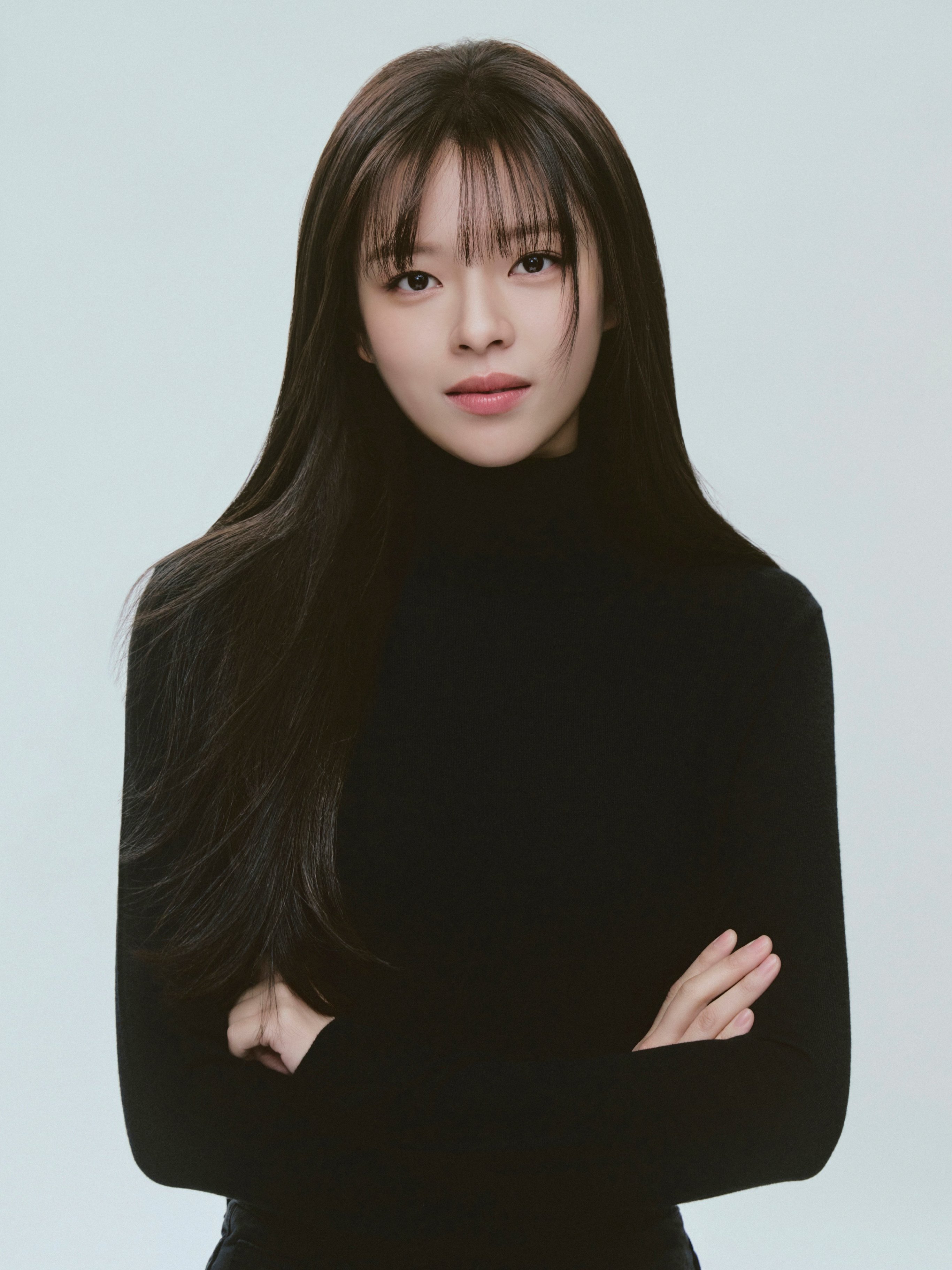 TWICE 定延新經紀公司曝新宣傳照!長髮淡妝美翻網讚:「根本女演員!」