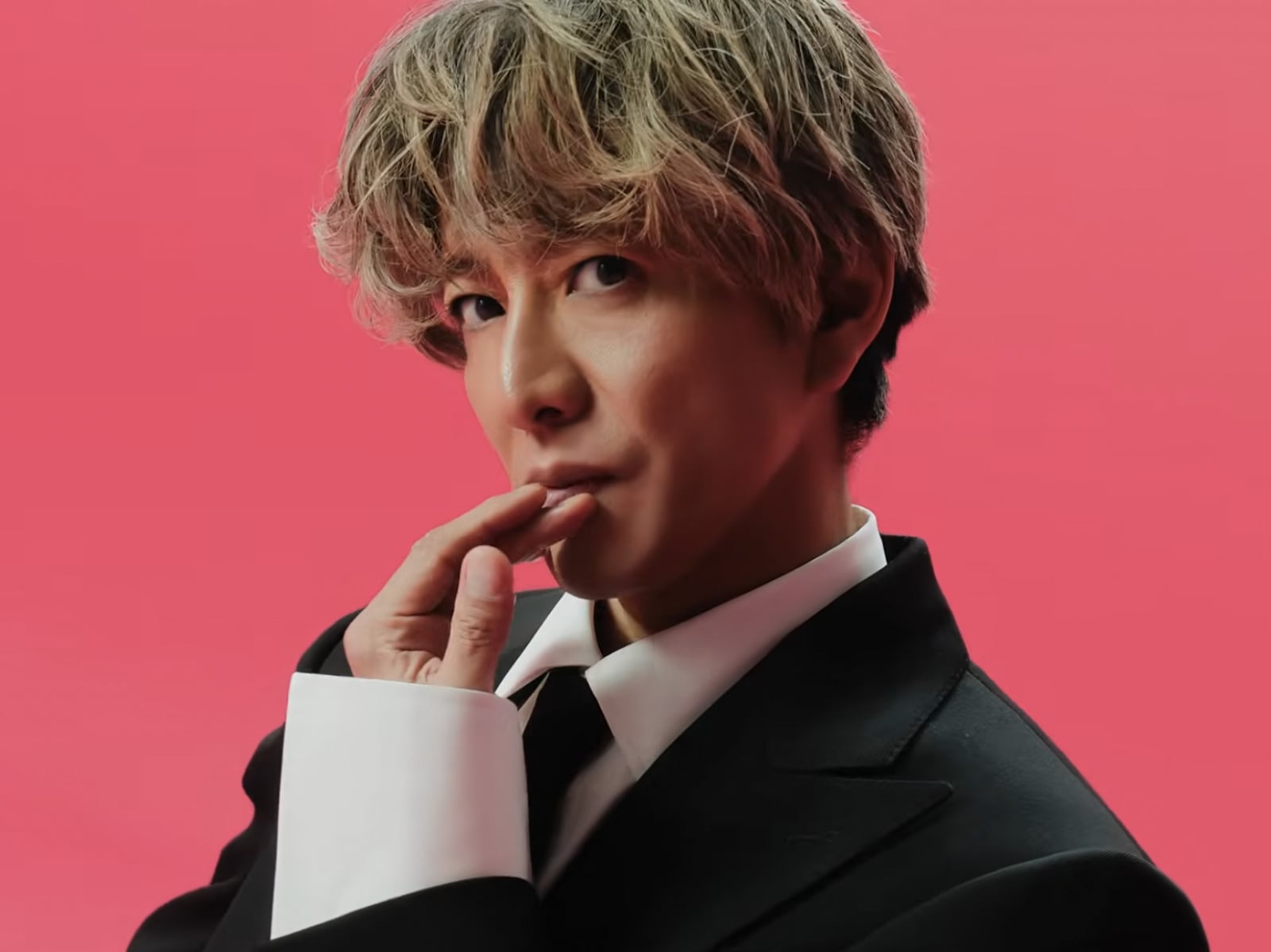 木村拓哉 53 歲隔 20 年再跳 GATSBY 廣告！超狂髮量網友傻眼：「同齡人早沒了」
