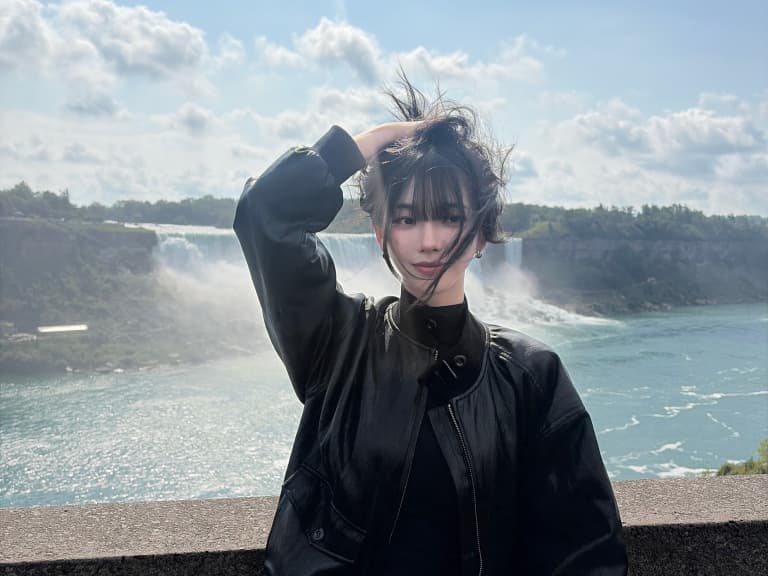 aespa Karina 尼加拉瀑布 IG 美照連 GD 都按讚！玩水失算自嘲：「沒想到全身都濕了！」