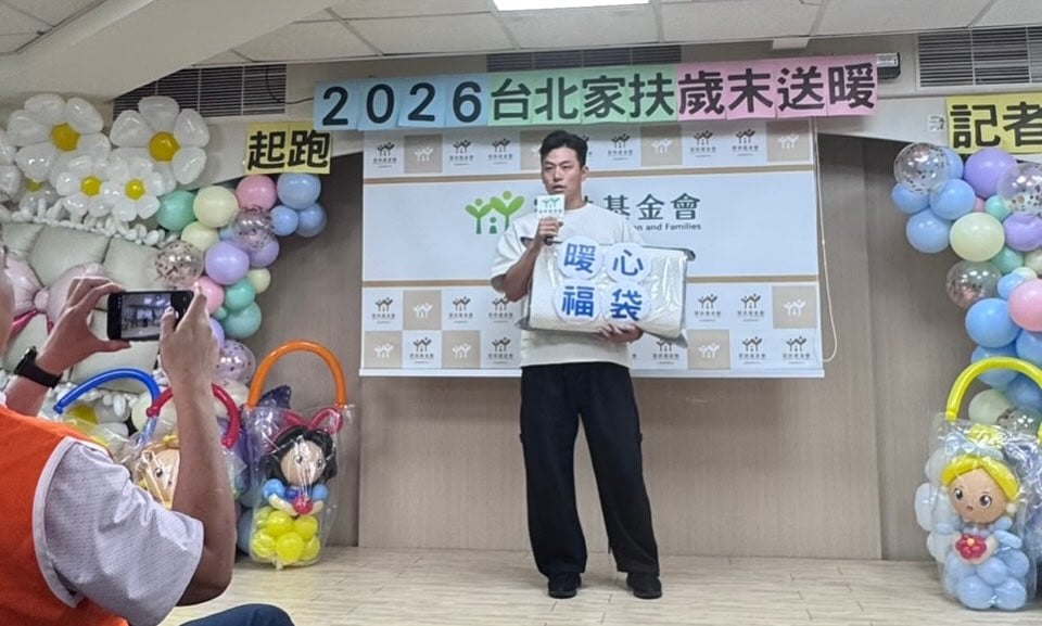 戴培峰擔任台北家扶愛心大使!化身「枕頭控」號召募集1200組枕頭送暖
