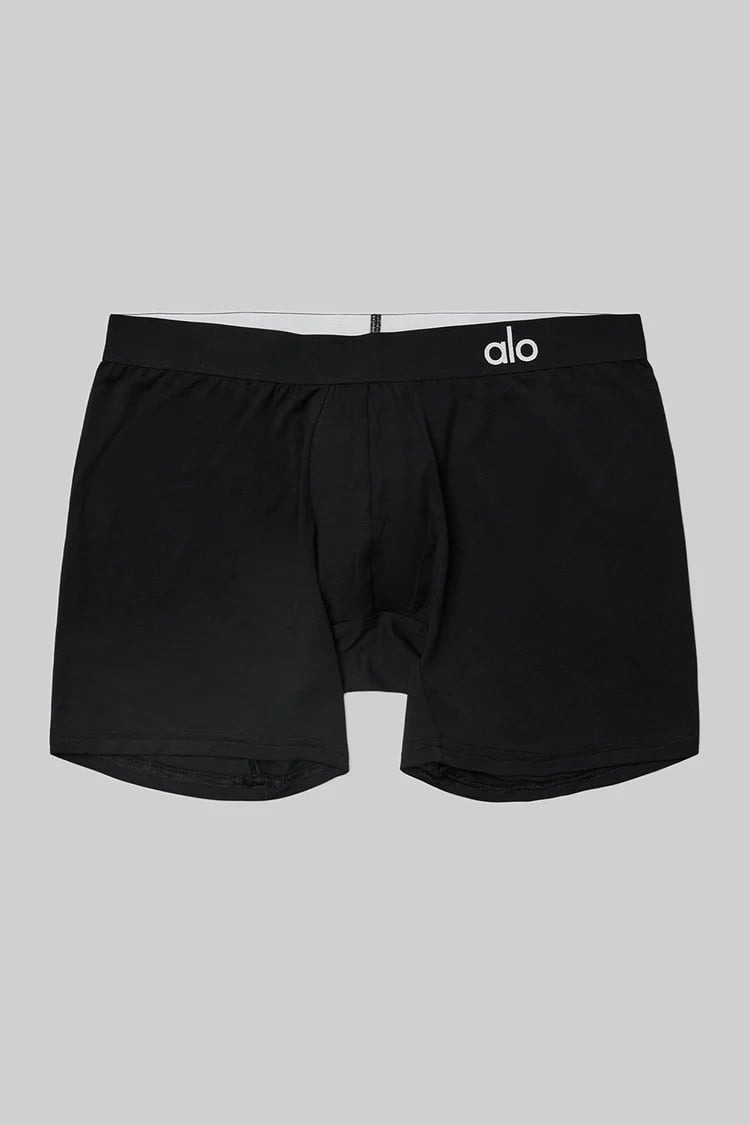 男生內褲也能當造型！CK、Supreme、DIESEL 等 6 大品牌推薦，低腰褲必搭的腰頭 Logo 怎麼選？