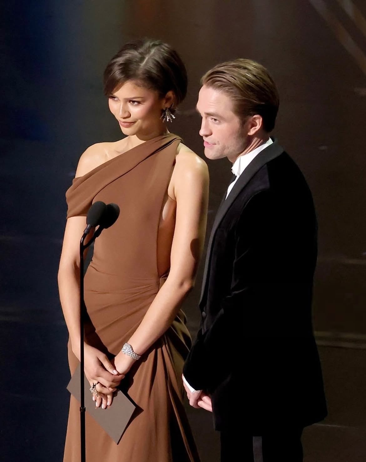 羅伯派汀森 Robert Pattinson 奧斯卡呼聲高漲！《實境誘捕》獲評論家狂讚，金球獎預測排名第6！