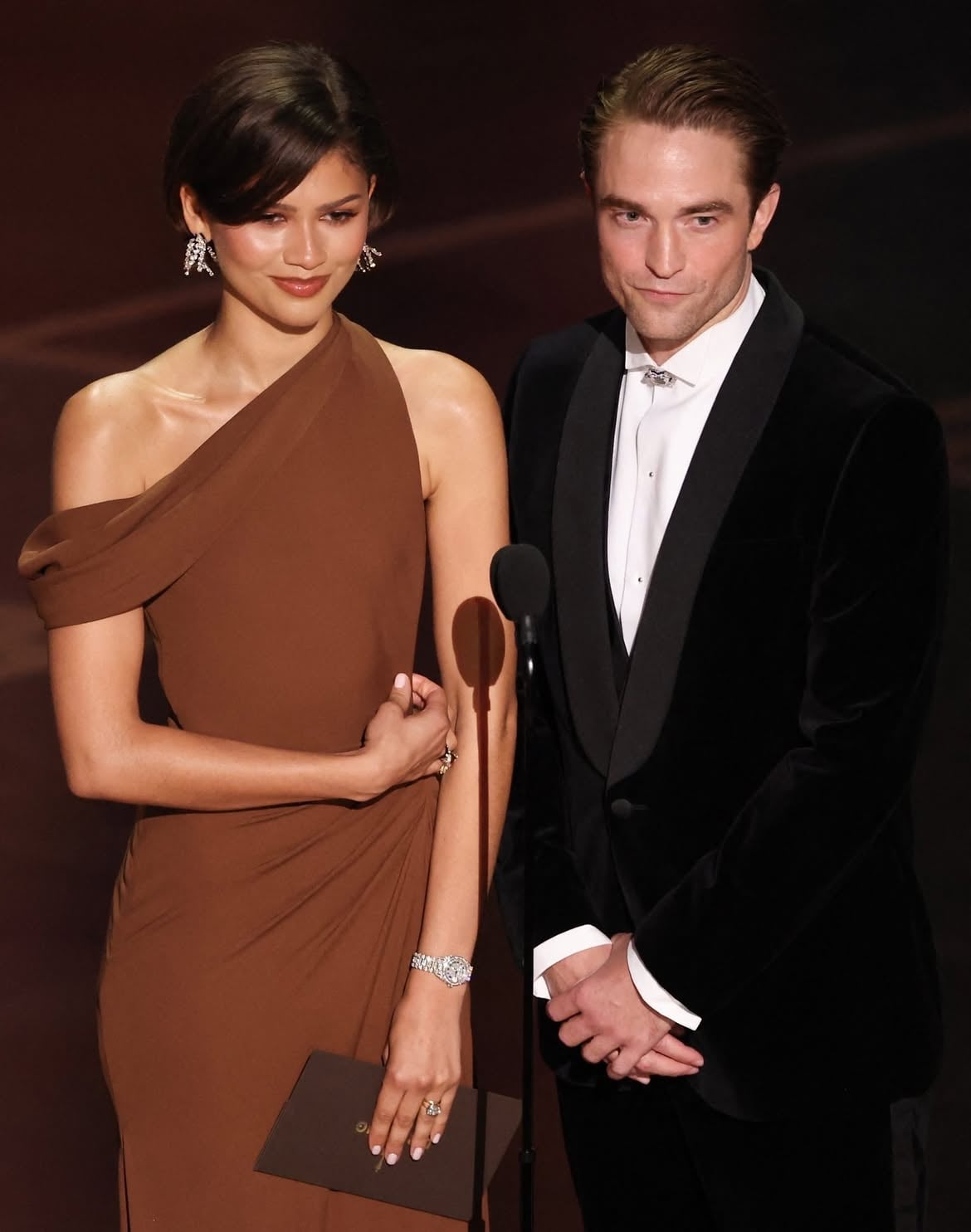 羅伯派汀森 Robert Pattinson 奧斯卡呼聲高漲！《實境誘捕》獲評論家狂讚，金球獎預測排名第6！