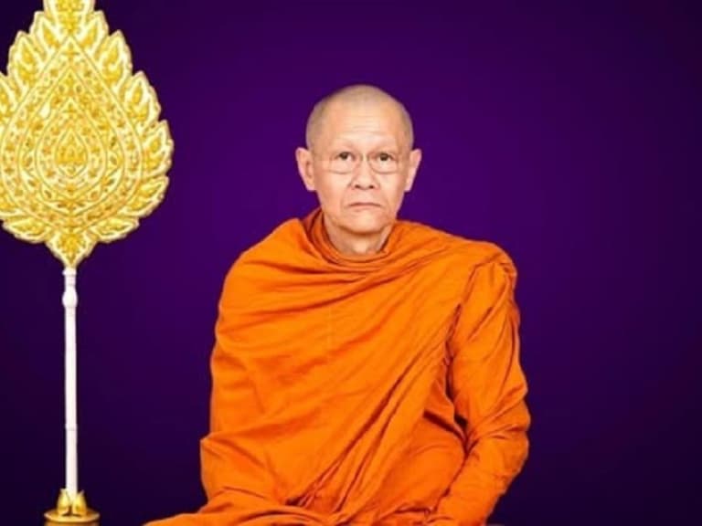 泰國高僧龍婆卓與女弟子雙修監視器全都錄！侵占近億元善款遭逮！