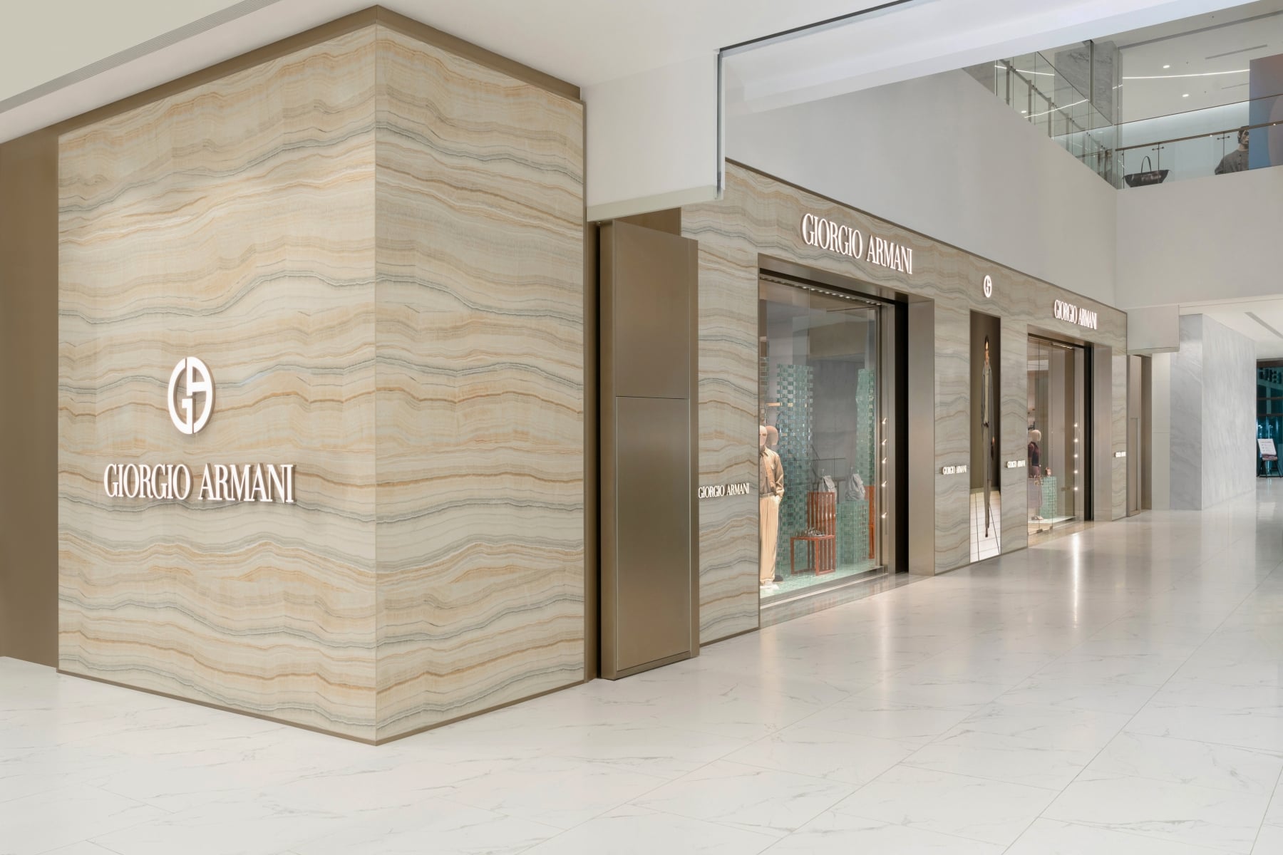 Giorgio Armani 台中旗艦店開幕!陳庭妮、胡宇威盛裝同框,米蘭珍藏檔案首度跨海展出!