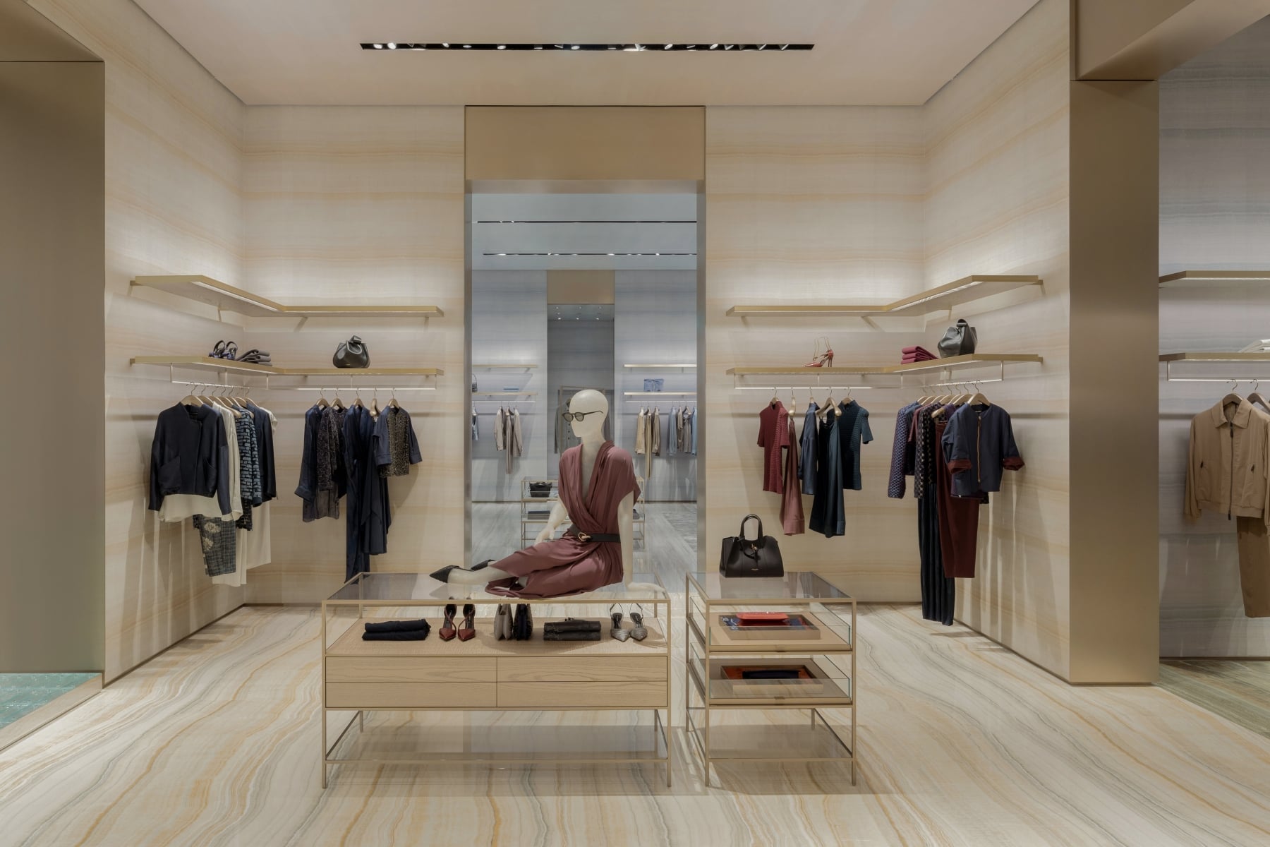 Giorgio Armani 台中旗艦店開幕!陳庭妮、胡宇威盛裝同框,米蘭珍藏檔案首度跨海展出!