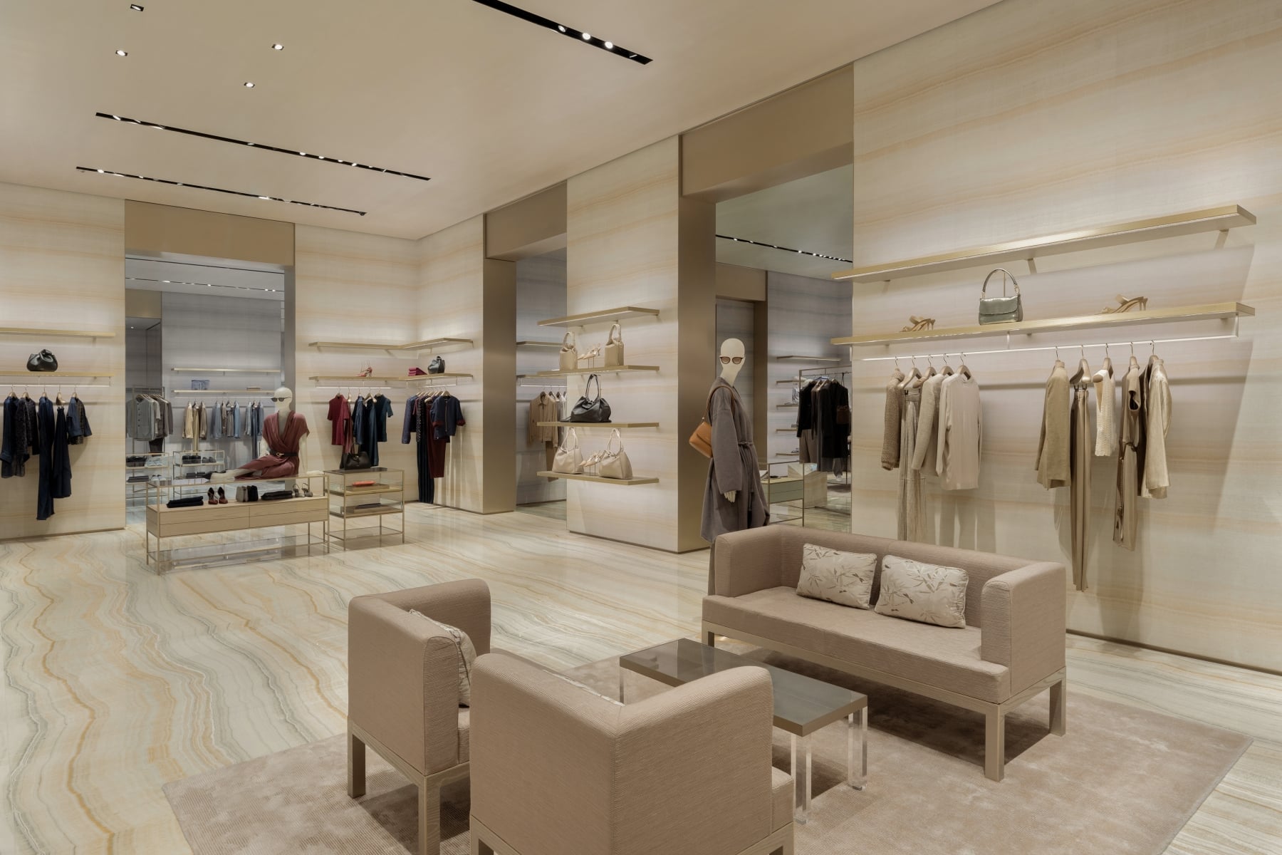 Giorgio Armani 台中旗艦店開幕!陳庭妮、胡宇威盛裝同框,米蘭珍藏檔案首度跨海展出!