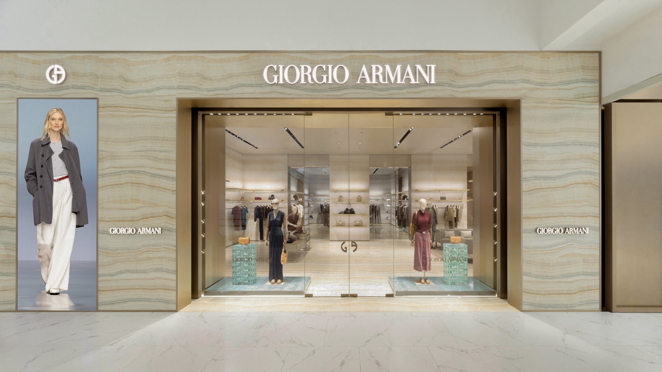 Giorgio Armani 台中旗艦店開幕!陳庭妮、胡宇威盛裝同框,米蘭珍藏檔案首度跨海展出!