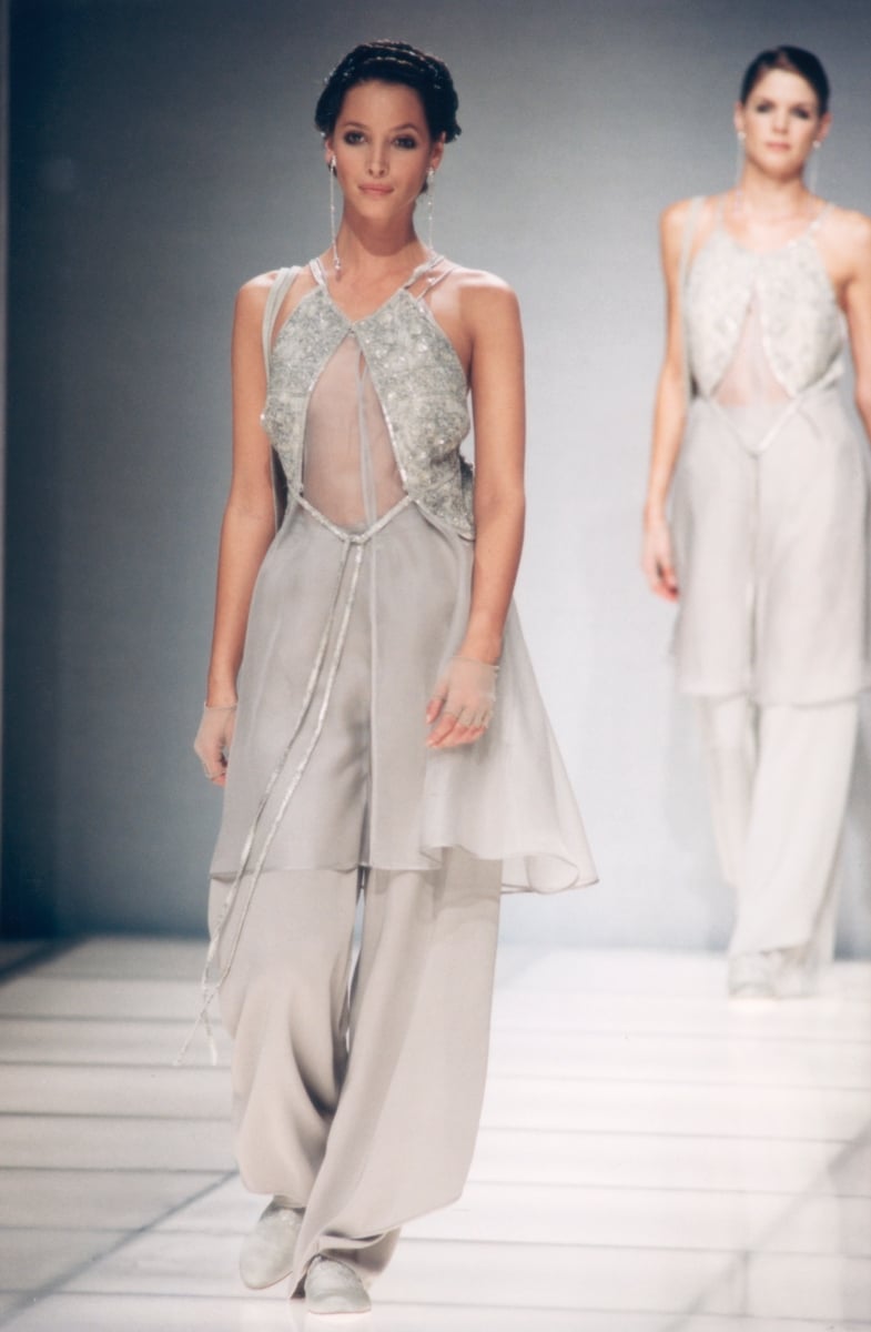 Giorgio Armani 台中旗艦店開幕!陳庭妮、胡宇威盛裝同框,米蘭珍藏檔案首度跨海展出!