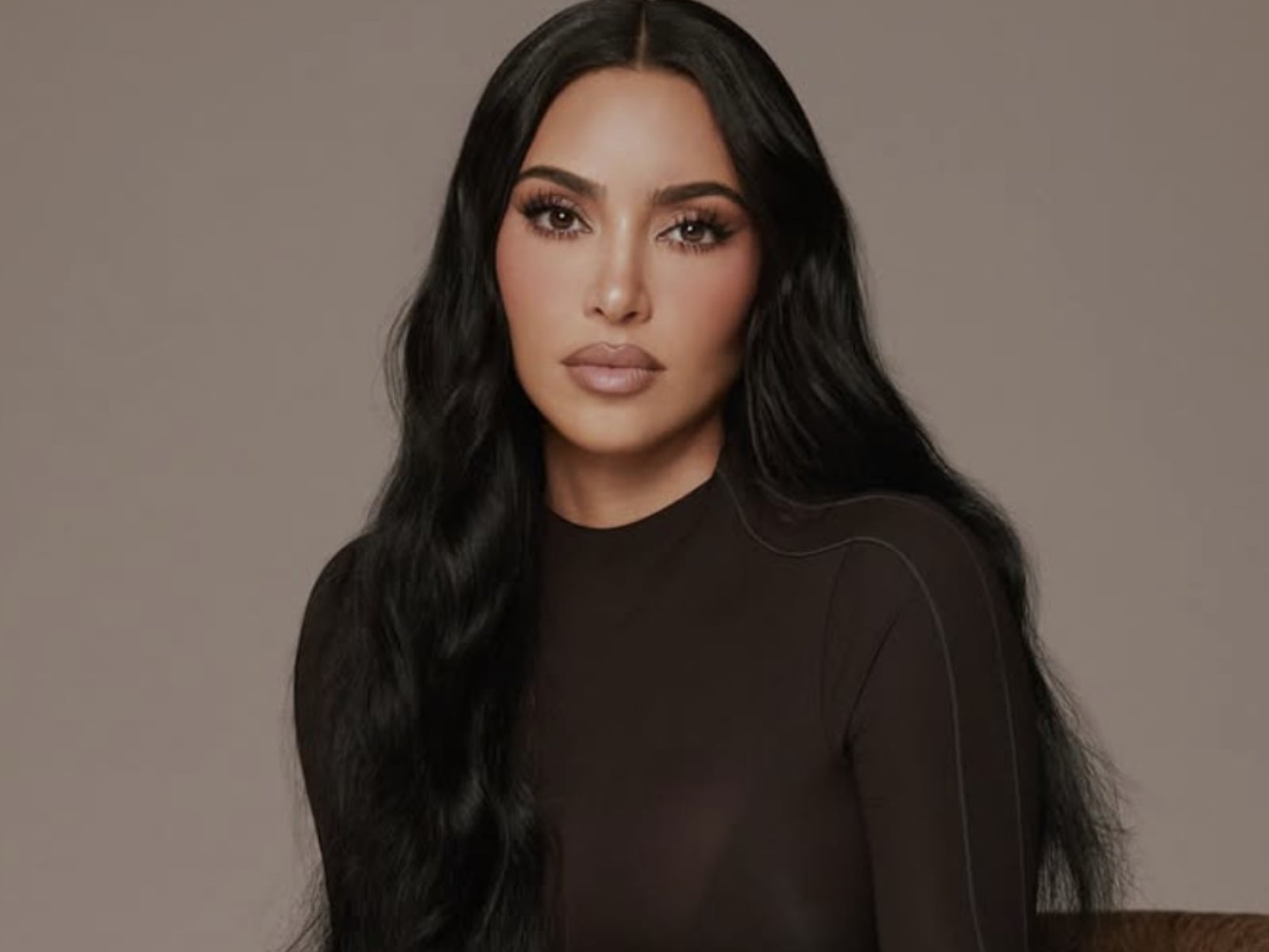 金卡戴珊 Kim Kardashian 自曝罹病！症狀竟與亡父死因相同，母親哽咽崩潰！