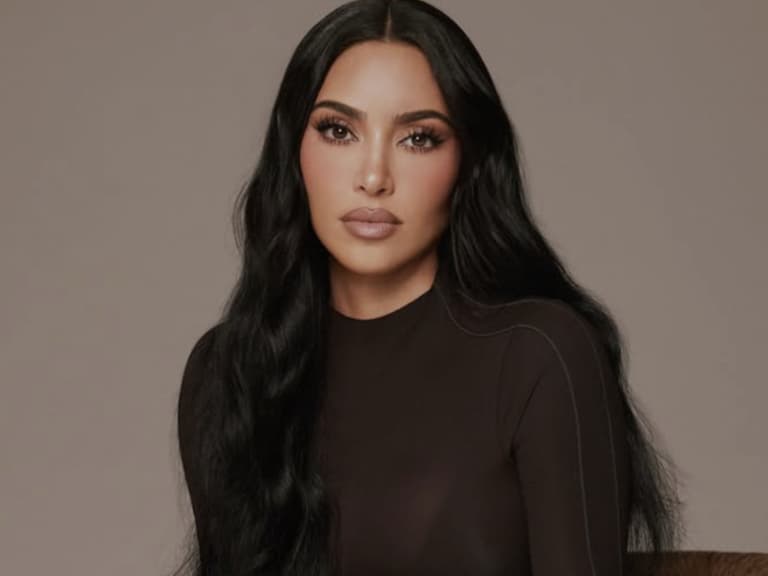 金卡戴珊 Kim Kardashian 自曝罹病！症狀竟與亡父死因相同，母親哽咽崩潰！