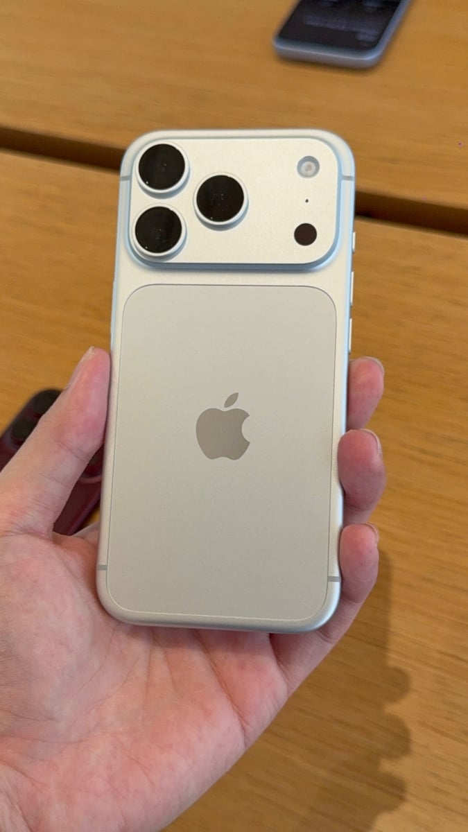 iPhone 18 Pro 台灣正式開賣!現場實機近賞,三大電信、好市多優惠一次看!