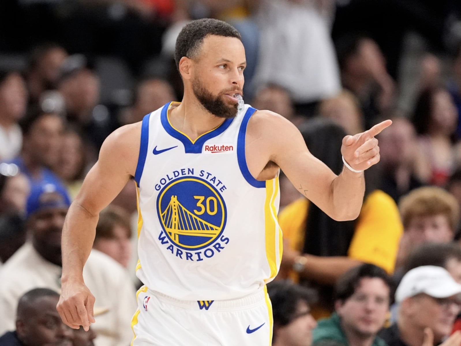 NBA／柯瑞 Stephen Curry 拒學詹皇跳市場！霸氣宣言終老勇士，網讚：一人一城！