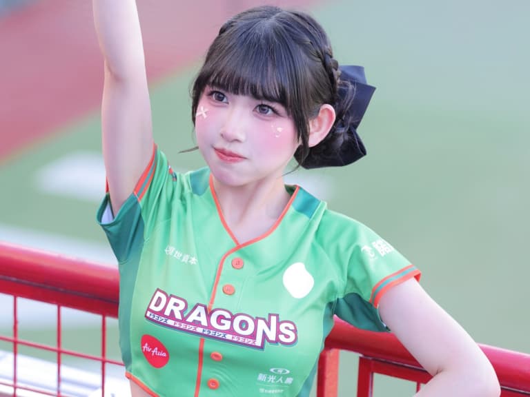于甄曾是福岡軟銀鷹啦啦隊！回台加盟小龍女甜辣魅力兼具！【野生抓正妹】