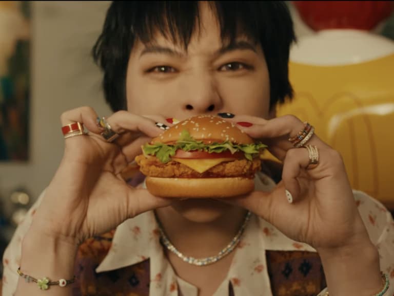 麥當勞 G-DRAGON 聯名登場！開賣時間、3 款小卡、周邊價格一次看！