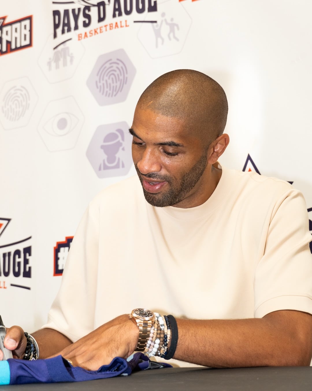 NBA/37歲法國名將尼古拉·巴頓退休!18年生涯落幕 兒子見證感人告別