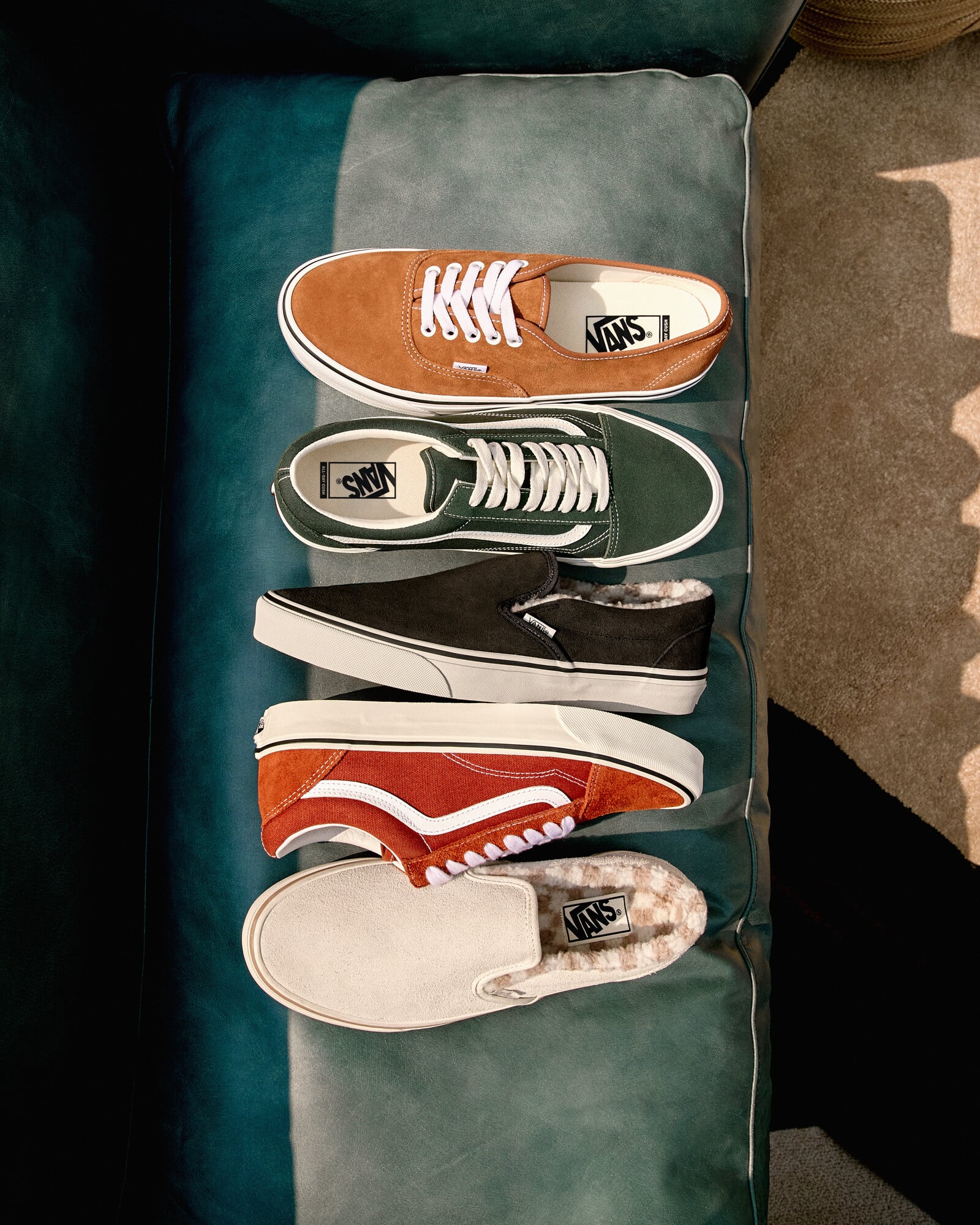 CORTIS 五位成員親自詮釋 Vans 新季企劃!棋盤格 LX 鞋款 9 月登場、第二波秋冬 COZY 系列接力上市!
