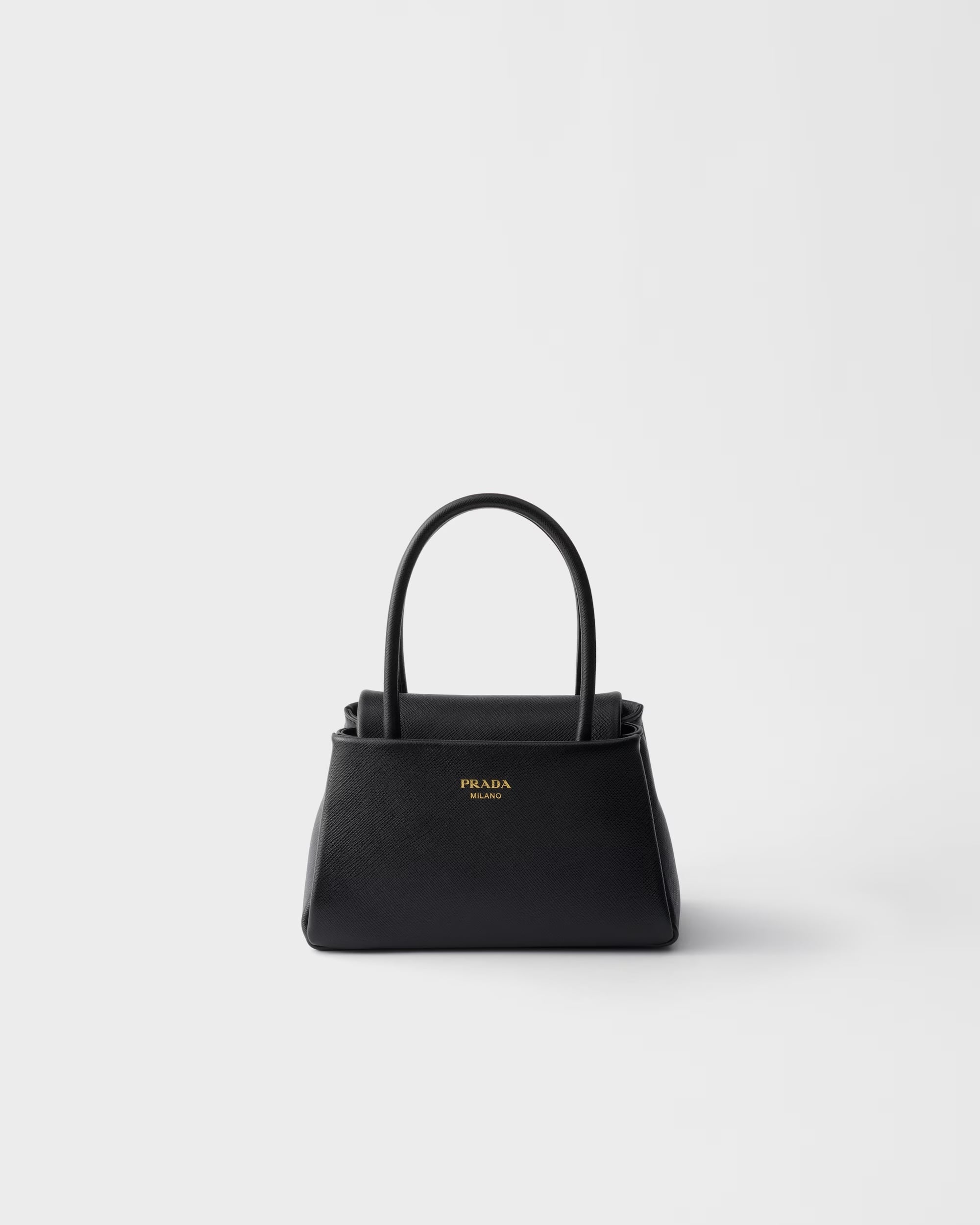 TWICE Sana 身高 164 現身 Prada 米蘭時裝週!連換三套造型引網直呼:「美出新高度!」