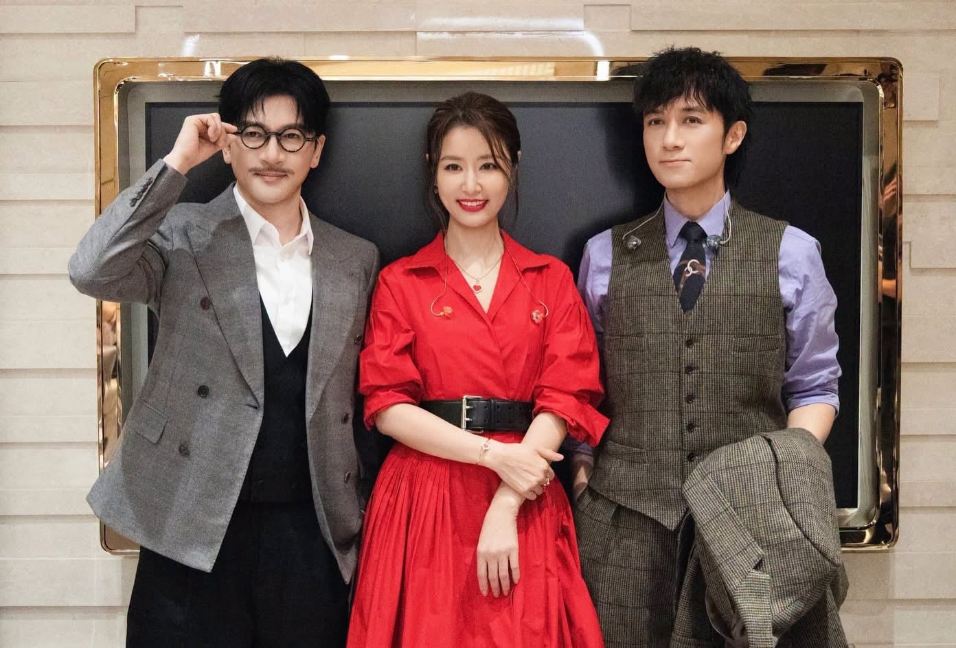林心如、蘇有朋、古巨基隔 25 年同框掀回憶殺!粉絲狂喊:「根本沒變!」