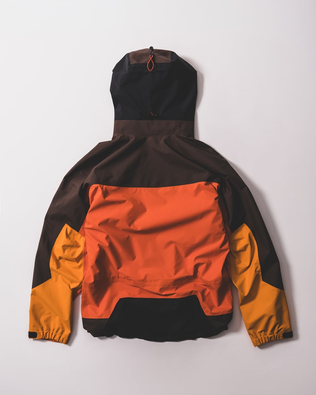 ARC'TERYX × BEAMS 合作 25 週年!「KOYO 紅葉」聯名系列 6 款單品 9 月 25 日全球登場!