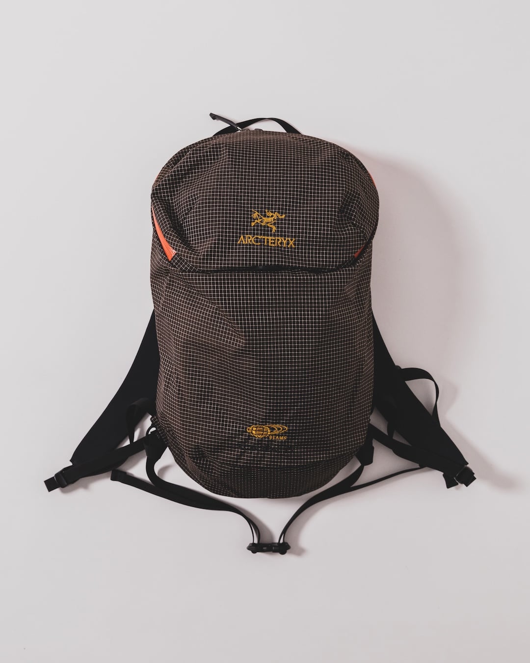 BEAMS 50 週年攜手 ARC'TERYX 推出年度重磅聯名!「紅葉」配色為靈感,台灣販售資訊一次看!