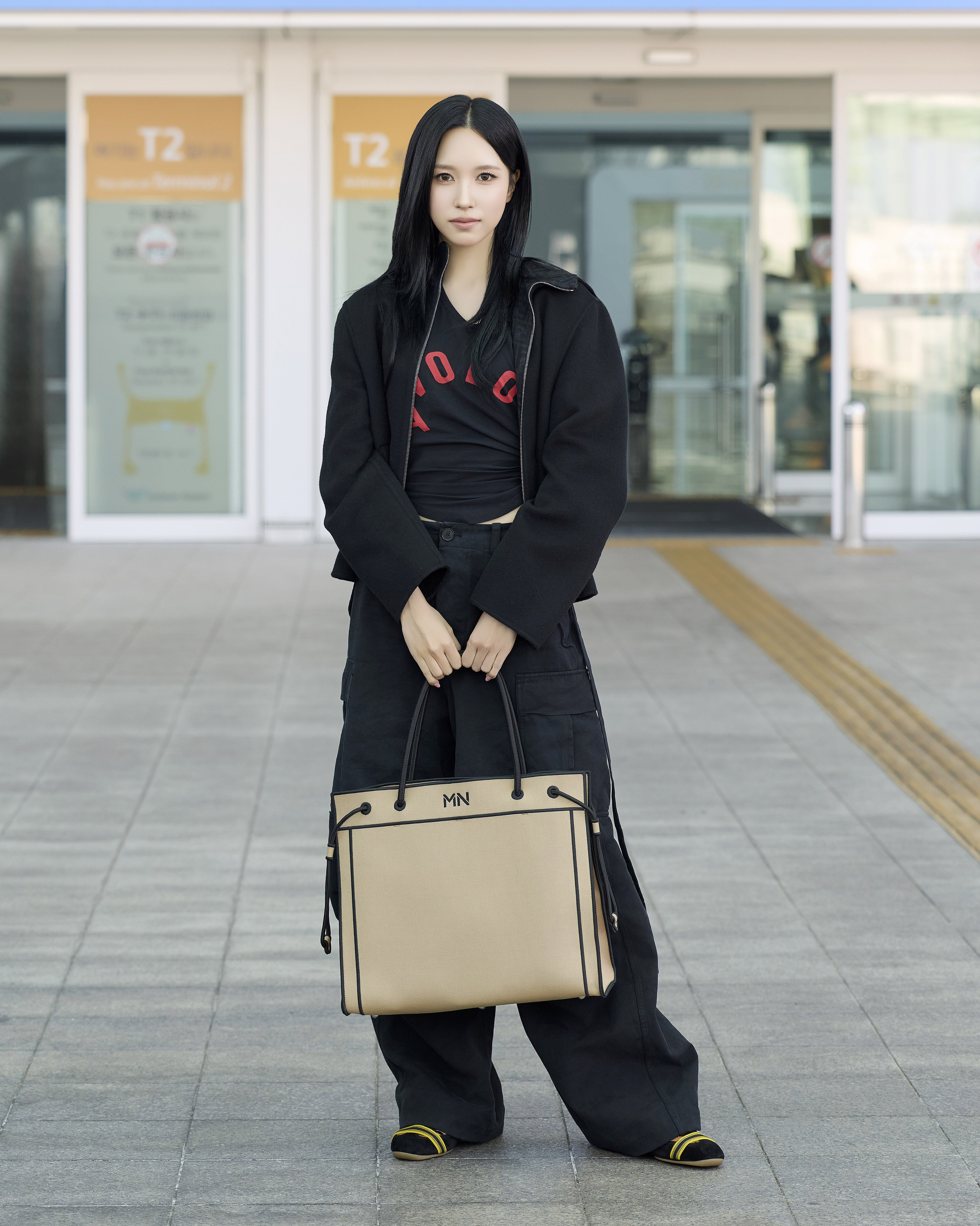 TWICE Mina 身高 163 出席 Fendi 米蘭時裝週!絕美造型引網狂喊:「兩人請鎖死!」