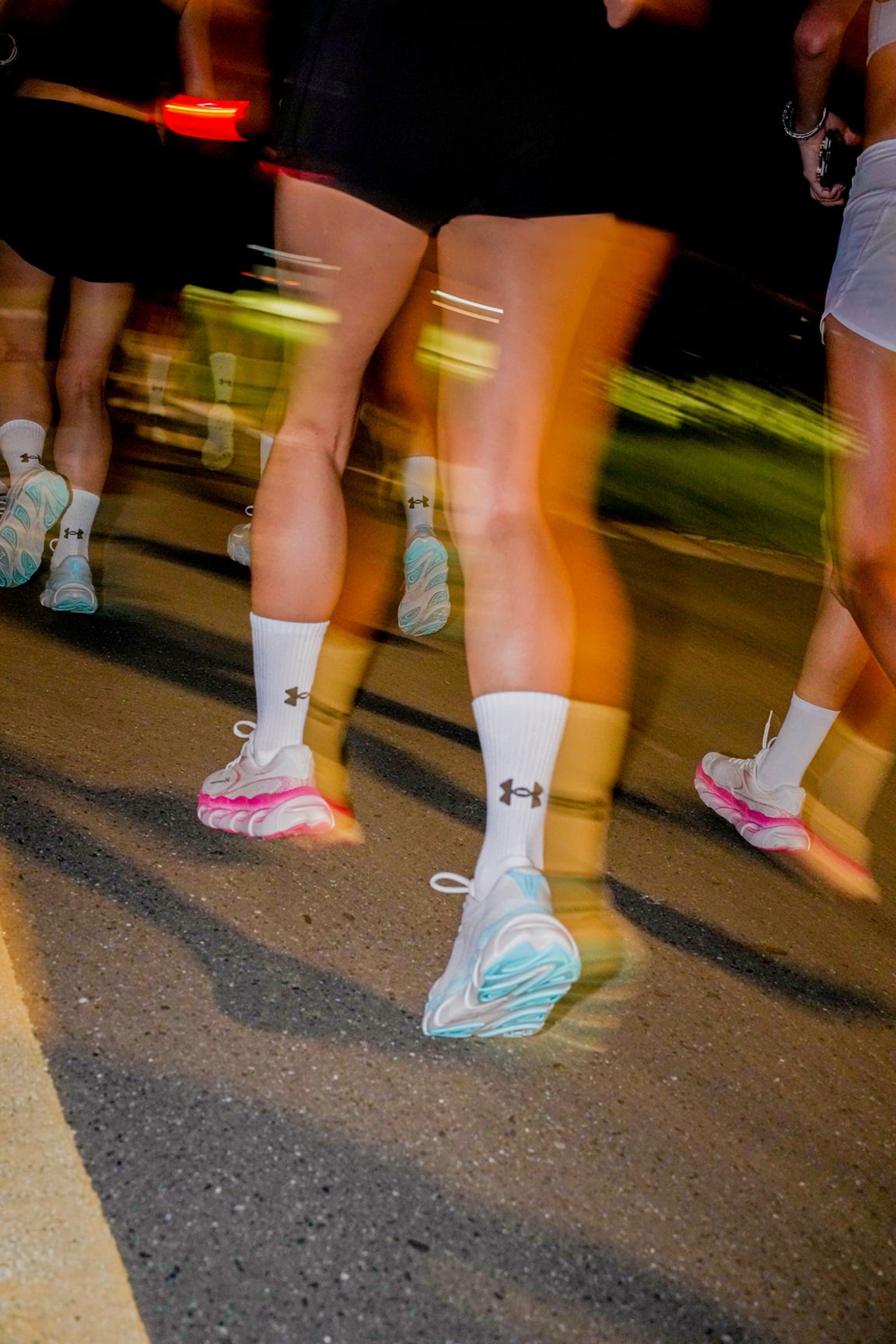 UA HEARTBEAT Runner 2 跑鞋狂讚！螢光撞色+Q彈回彈 跑者直呼：「終於能邊跑邊潮」