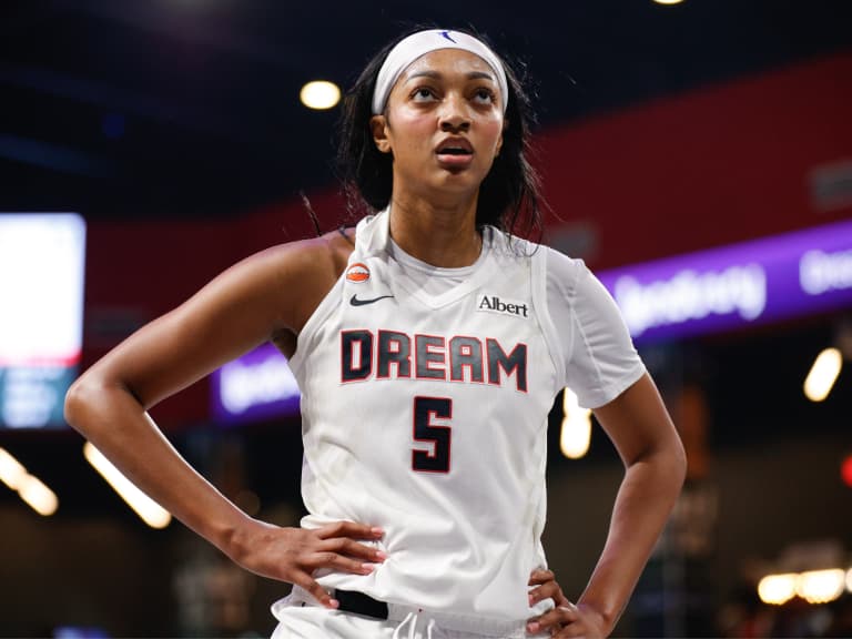 WNBA 美夢、自由人連兩戰爆衝突！Breanna Stewart 吃技術犯規，Angel Reese 再遭臉部重擊！