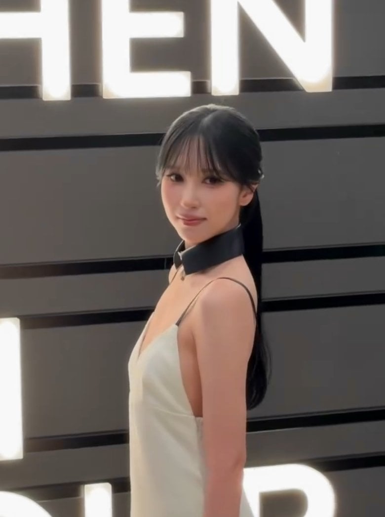 名井南 TWICE Mina 米蘭時裝週禮服曝光！胸前僅兩塊布 粉絲驚呼：隨時會走光