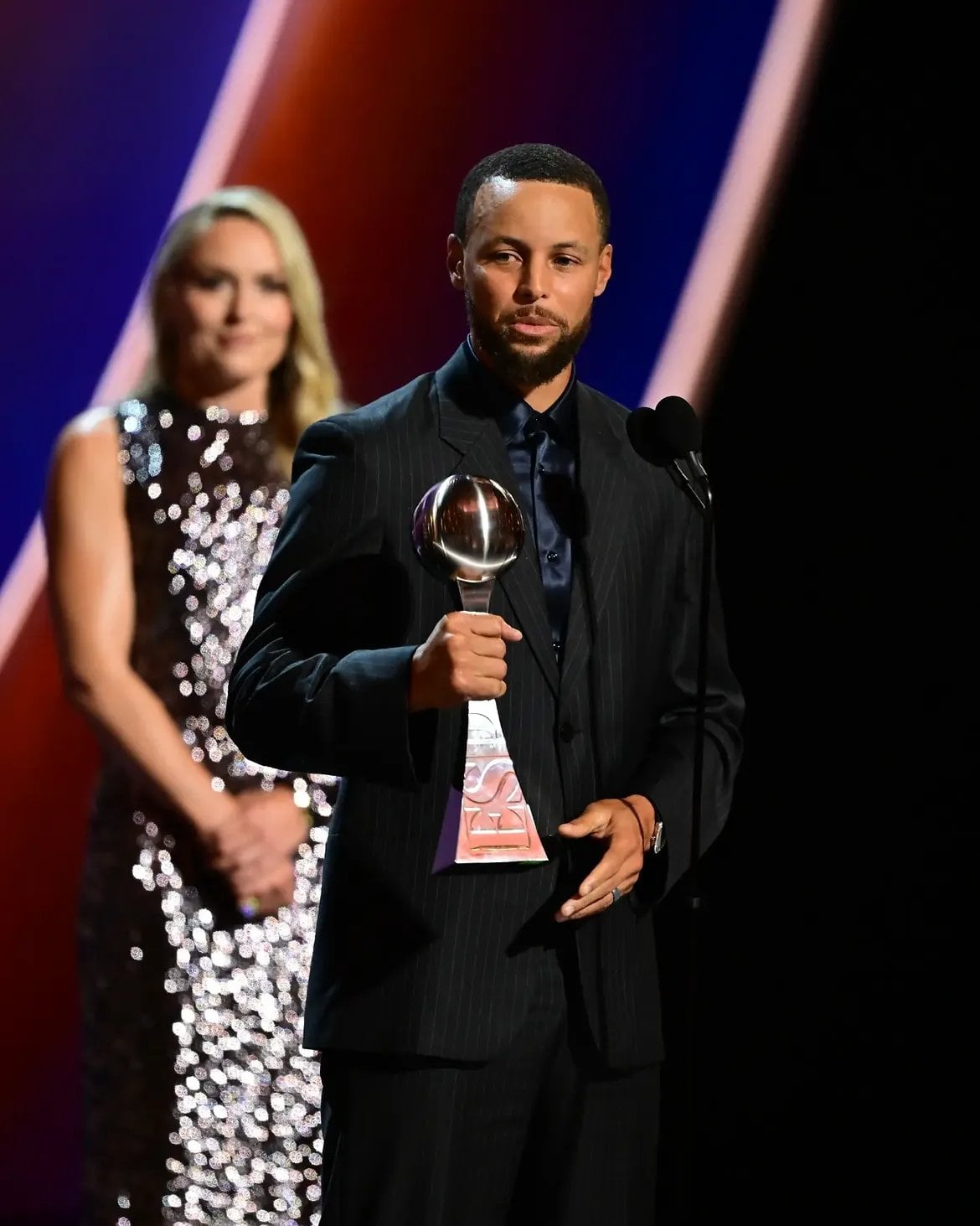 柯瑞 Stephen Curry 奪冠期間竟看不清楚！圓錐角膜曝光 總管一句話揪出病灶