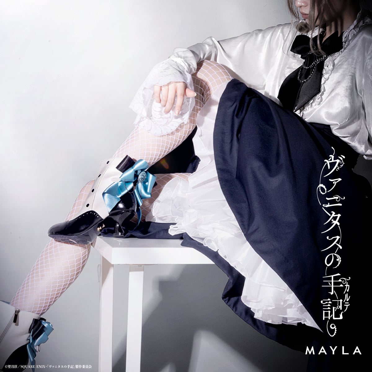 MAYLA攜手《瓦尼塔斯的手札》推聯名短靴!日本9/25開放預購 33,000日圓蝴蝶結吸睛