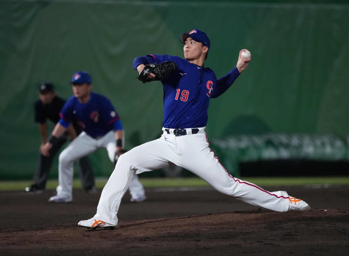 亞運/中華隊 9 比 1 擊敗中國奪循環賽首勝!王彥程 7 局好投、全場狂掃 13 安!