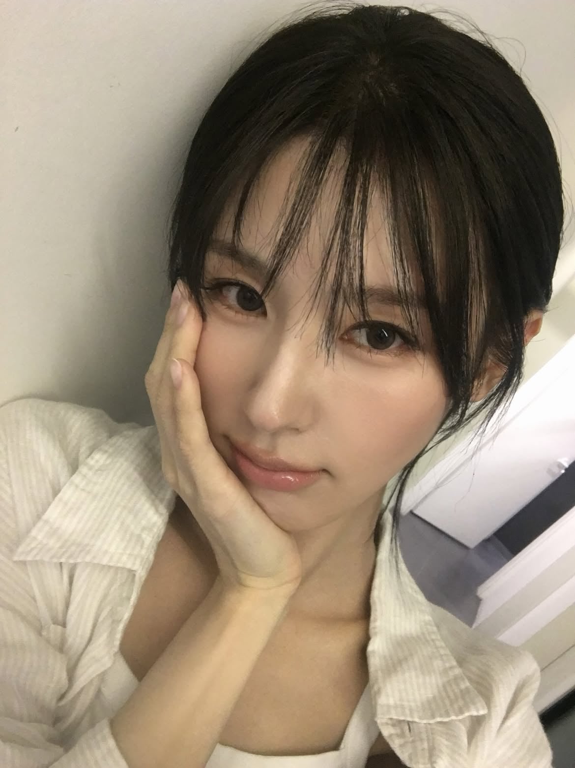 秋季髮色回歸黑!曹薇娟 Miyeon、Karina、中村一葉曬全黑髮型 4種捲度示範質感氣質美人