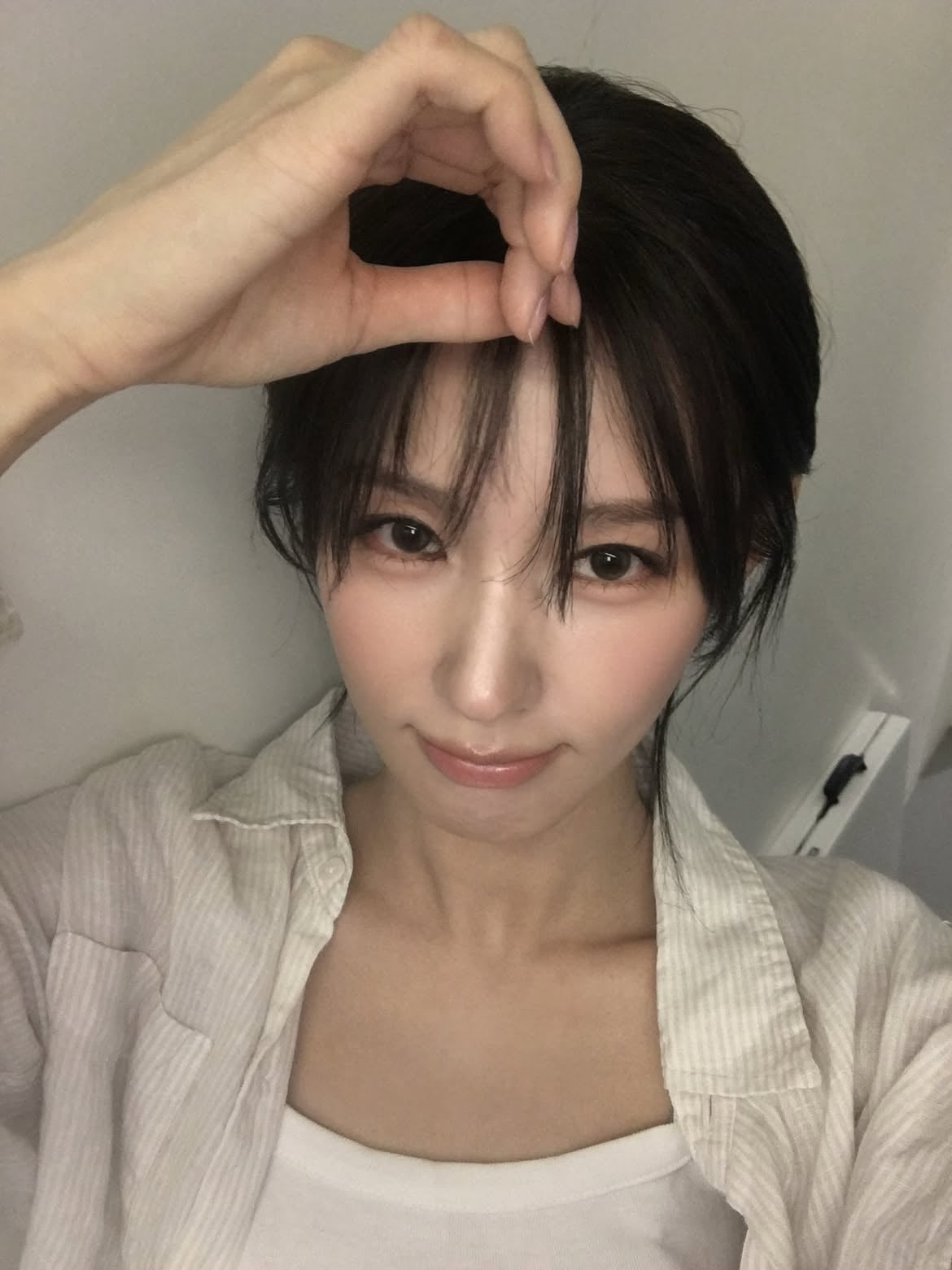 秋季髮色回歸黑!曹薇娟 Miyeon、Karina、中村一葉曬全黑髮型 4種捲度示範質感氣質美人