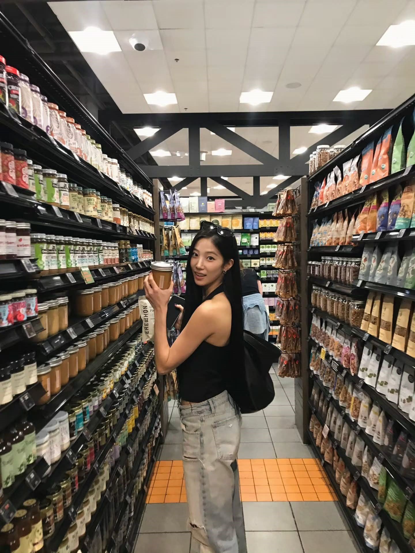 秋季髮色回歸黑!曹薇娟 Miyeon、Karina、中村一葉曬全黑髮型 4種捲度示範質感氣質美人