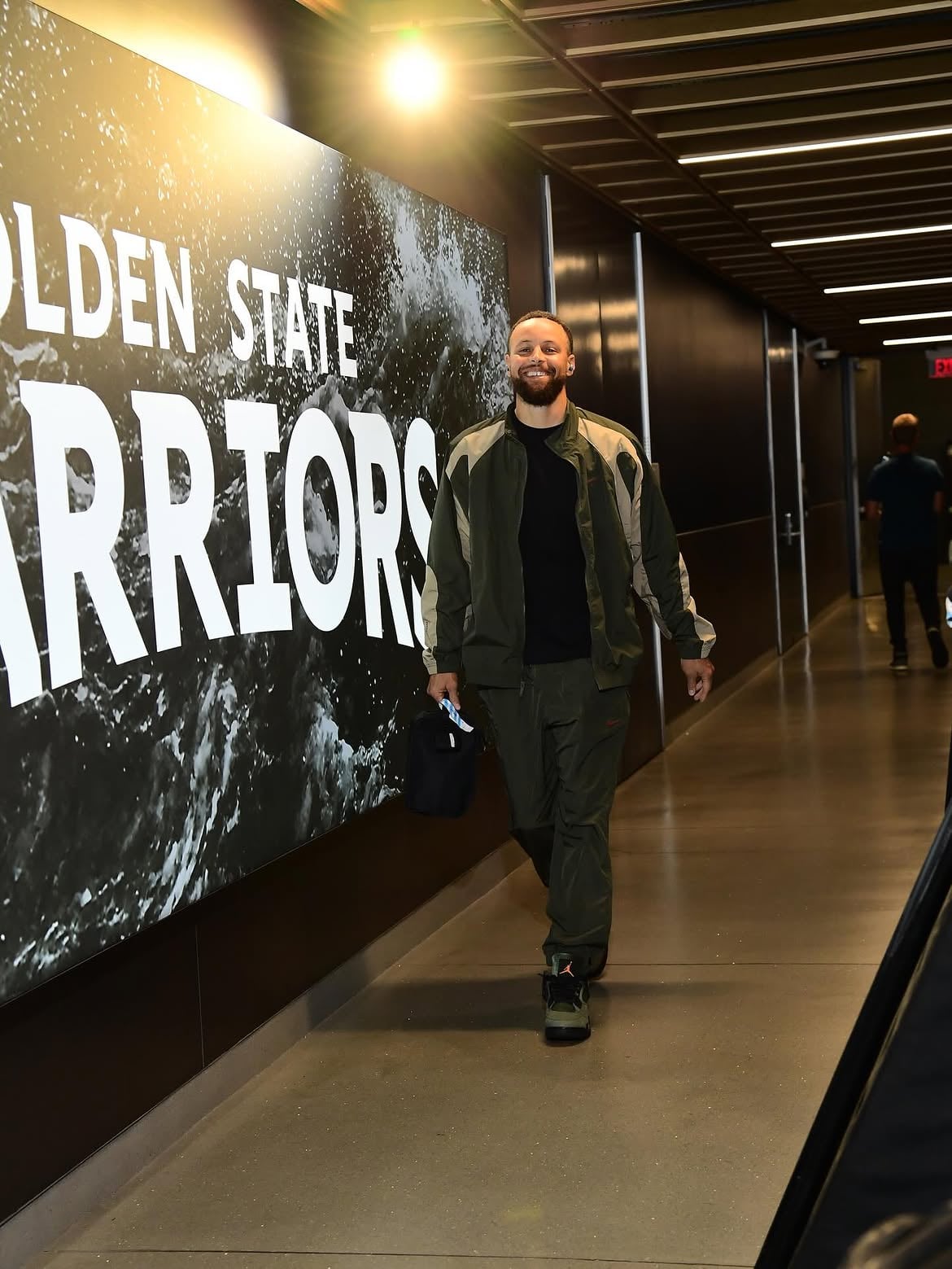 史蒂芬柯瑞 Stephen Curry 續約金州勇士曝光!2年1.16億美元忍痛降薪 網讚神主牌佛到不行
