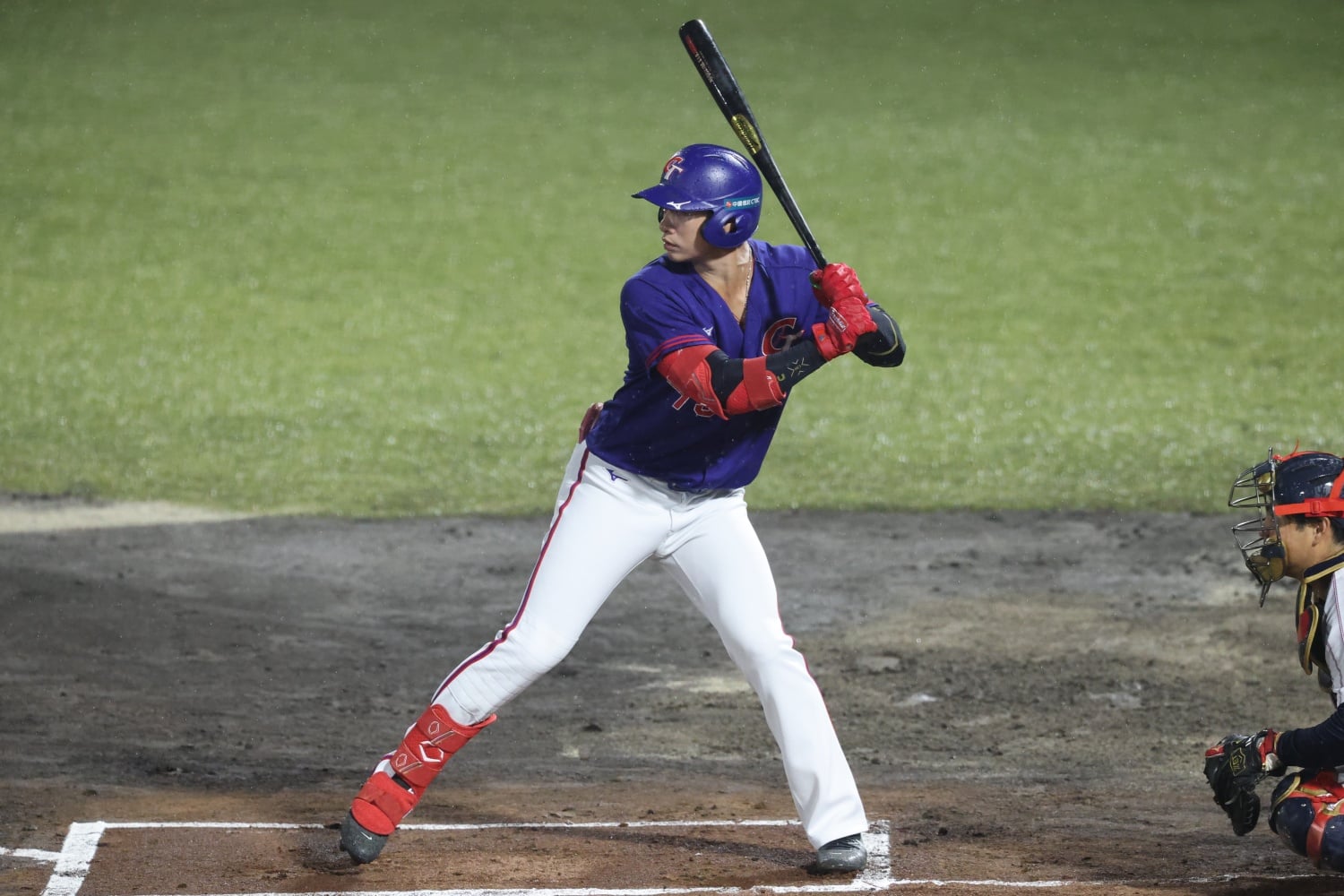 亞運/中華隊 3 比 7 不敵日本確定進銅牌戰!雙方狂敲 24 安、全場大雨滂沱造成多次失誤!