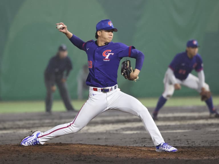 亞運／中華隊 3 比 7 不敵日本確定進銅牌戰！雙方狂敲 24 安、全場大雨滂沱造成多次失誤！