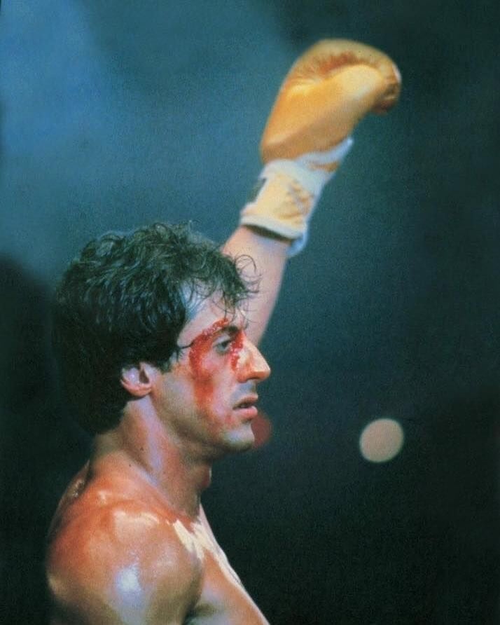 席維斯史特龍 Sylvester Stallone 自曝當年破產寫《洛基》!3天半神秘指引誕生奧斯卡經典劇本