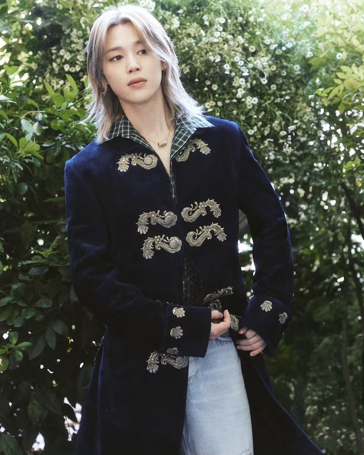 防彈少年團智旻 Jimin 登上美國詞典新詞插圖!「類社會關係」用他當範例,巴黎時裝週造型入畫