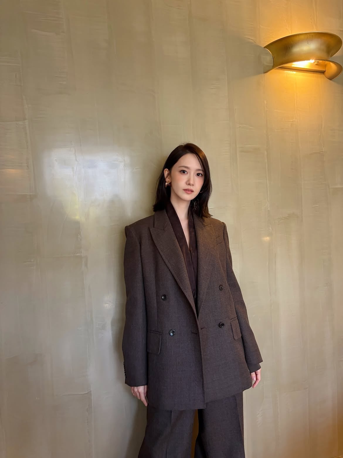 少女時代潤娥 YoonA 現身米蘭時裝週!2027春夏大秀直擊,26日返韓機場穿搭同曝光