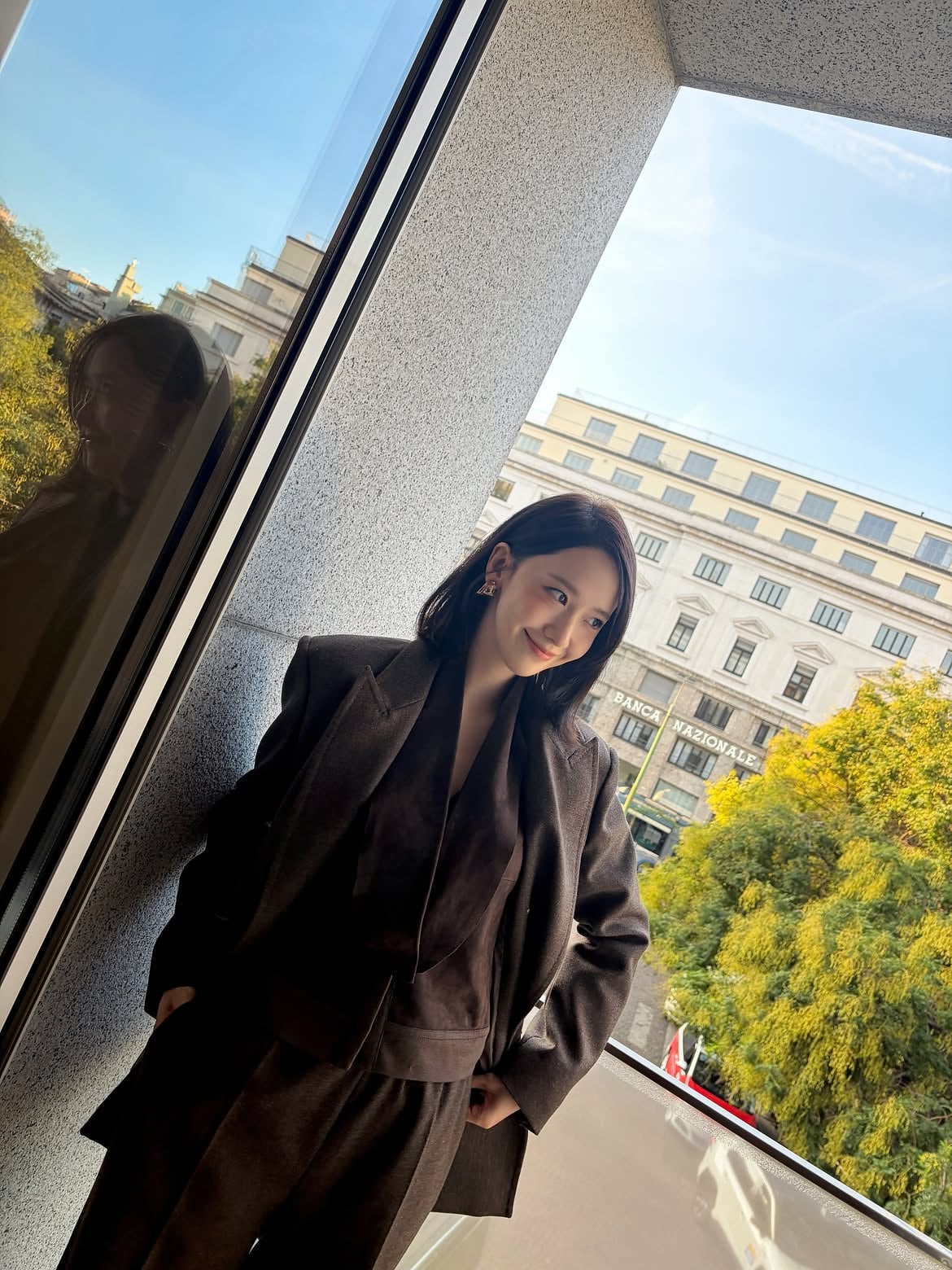 少女時代潤娥 YoonA 現身米蘭時裝週!2027春夏大秀直擊,26日返韓機場穿搭同曝光