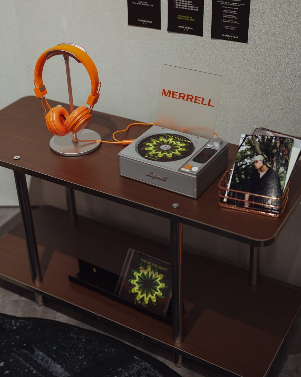 走路的聲音也能辦展?MERRELL 把 MOAB 3 變「聲音感測器」,9 種地形聲景南港登場!